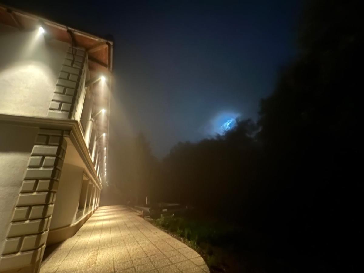 Hotel Galeria Pezinska Baba Pezinok Esterno foto