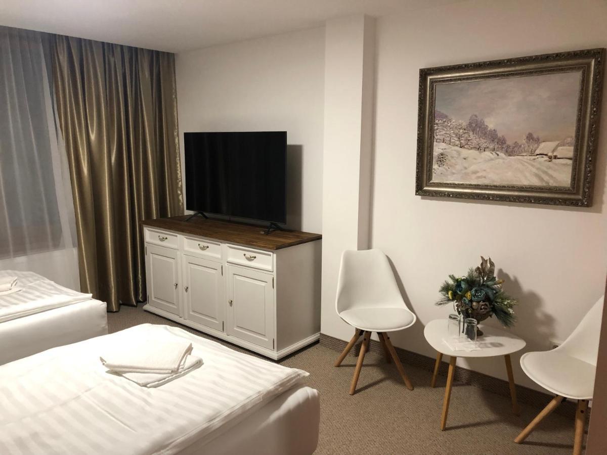 Hotel Galeria Pezinska Baba Pezinok Esterno foto