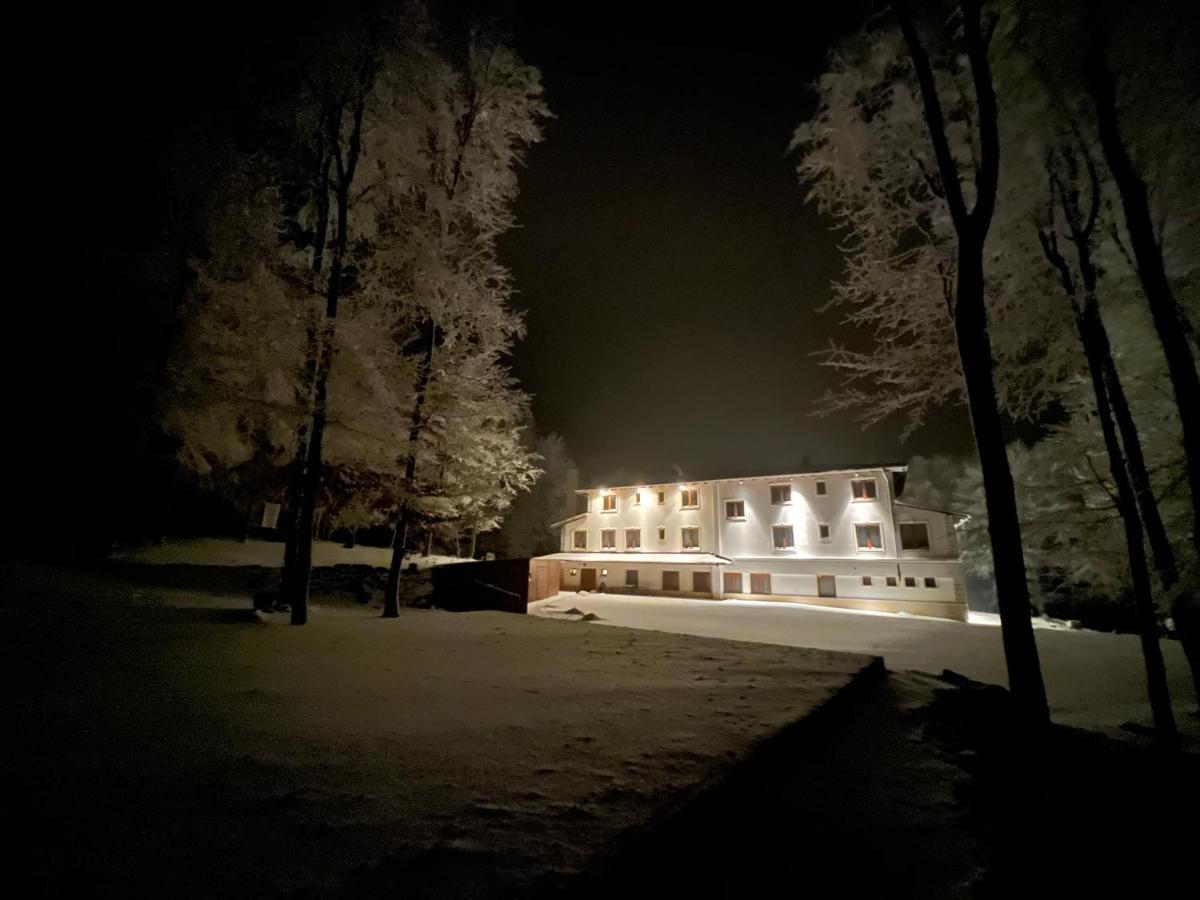 Hotel Galeria Pezinska Baba Pezinok Esterno foto