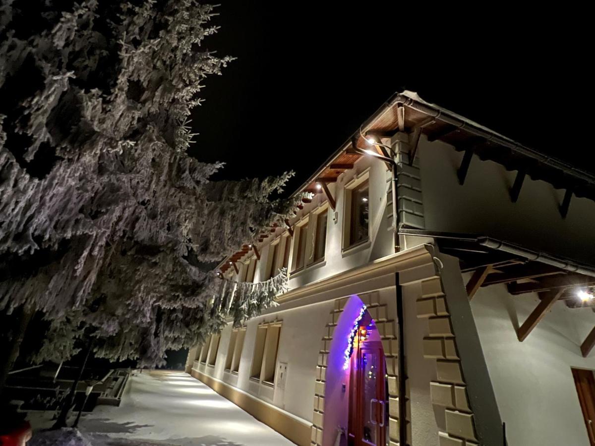 Hotel Galeria Pezinska Baba Pezinok Esterno foto